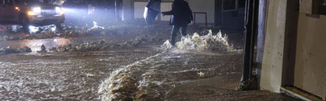 „Блатњава”  киша и олујни ветар из Африке: Грчка под ударом невремена и песка