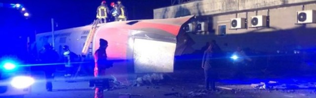 DRAMA U LAPOVU! Vagon sa sumpornom kiselinom iskliznuo iz šina! KISELINA CURI! Vatrogasci na terenu!