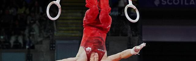 Jeziv pad engleskog gimnastičara! Ostao nepomično da leži, hitno iznet iz dvorane /UZNEMIRUJUĆ VIDEO/