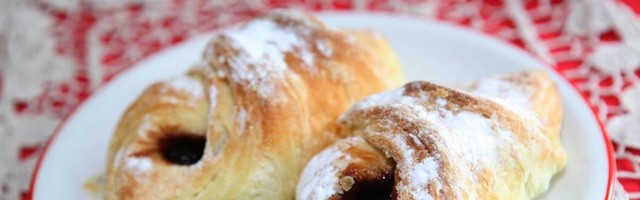 Recept za najbolje starinske kiflice sa džemom kako su pravile naše bake