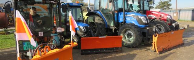 Obavljena smotra: Zimska služba JKP Šumadija SPREMNA za sneg i led (FOTO)