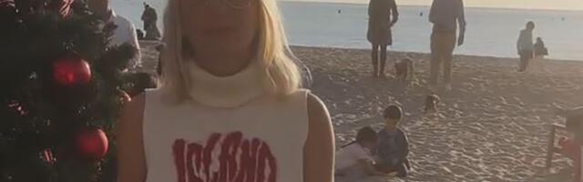 Pevačica sa Azurne obale čestitala Božić: Ana Stanić praznik provodi na peščanoj plaži