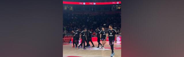 Navijači Zvezde izviždali košarkaše Pariza u Areni
