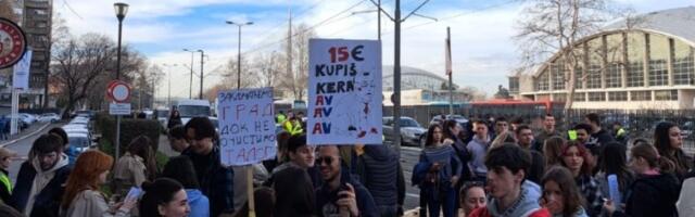 Veliki protest na Čukarici: Tišina kod Ade ciganlije, pa šetnja do Sajma (VIDEO)