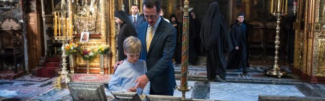 Princ Filip i princ Stefan ispisali istoriju na Svetoj Gori: Dve generacije Karađorđevića istovremeno u Hilandaru