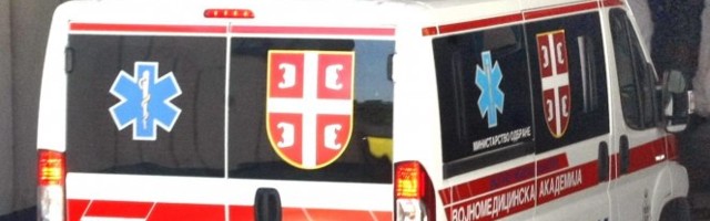 BIZARNA NESREĆA U ŽELEZNIKU! Pripadnik MUP ispao kroz prozor Doma zdravlja, odmah prevezen u Urgentni centar!