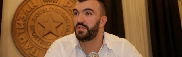 "Ljut je na bivšu ženu, u paranoji je" Progovorile komšije Nikole Pekovića: "Živi u kući nove devojke, čuvaju ih vučjaci"