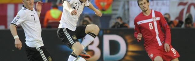 "Dobro ka Krasiću, ovaj ulazi, na drugu stranu tamo je Žigić, spušta loptu Jovanoviću - gooooool..."