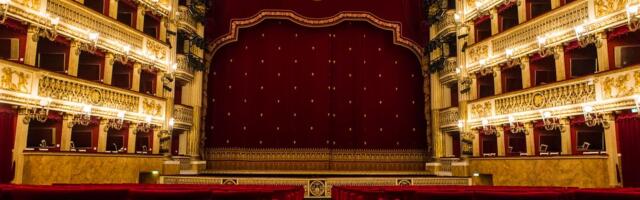 Dramatične scene iz Napulja: Izgoreo čuveni teatar, plamen progutao deo elitne četvrti