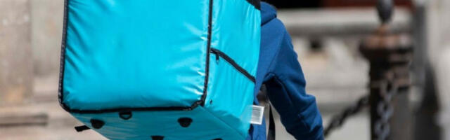 PRETUČEN DOSTAVLJAČ HRANE U ZEMUNU! Presrela ga osmorica maskiranih muškaraca, pa ga oborili i šutirali!