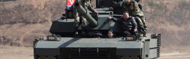 Ћерка Ким Џонг Уна возила тенк током војне вежбе