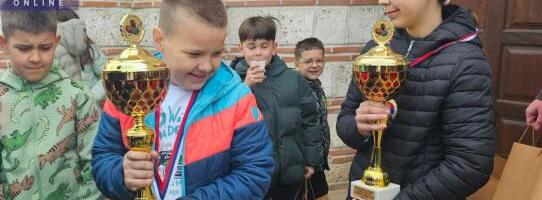 VASKRS NA KOSOVU I METOHIJI: Najlepše jaje u Leposaviću oslikano likom Hrista, a najjače stiglo iz Beograda (VIDEO)