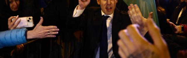 KAO DEČAK NA ZIDU DRŽAO ORBANOVU SLIKU, ŽENU IZDAO ZBOG SKANDALOZNOG SNIMKA! Detalji iz života Mađara šokiraju!