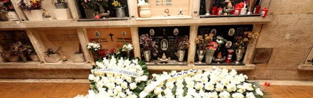 Miha ispraćen uz bele ruže: Dirljiva simbolika