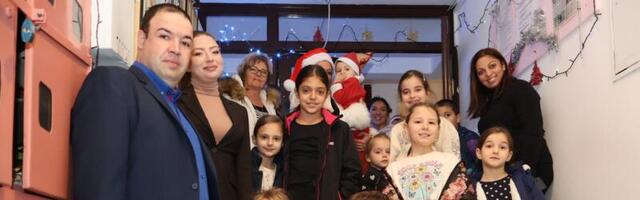 Upravnik zgrade iz Niša ponovo organizovao druženje dece i podelu paketića