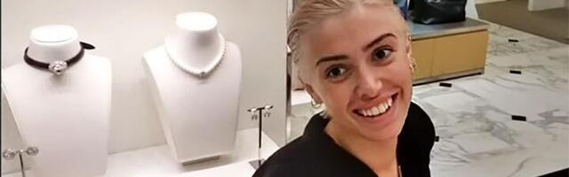 Malo dete gledalo GOLU Bjanku kako paradira crvenim tepihom! O reakciji Kanje Vesta bruji ceo svet (FOTO)