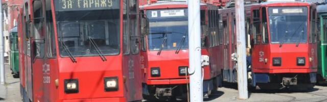 DETE BICIKLOM PRELAZILO ULICU VAN PEŠAČKOG PRELAZA! Novi detalji udes u Beogradu: Udario je u tramvaj, pa pao!