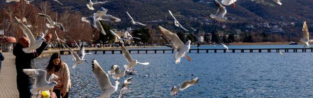 Ohridsko jezero se 'otrglo' od zime - fotografije