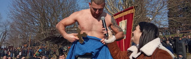 Milan Dimitrijević iz Vinarca pobednik je 19. plivanja za Časni krst u Vlasotincu