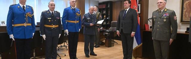 Služimo Srbiji! Ministar Gašić uručio ukaze o unapređenjima, evo ko će komandovati Gardom
