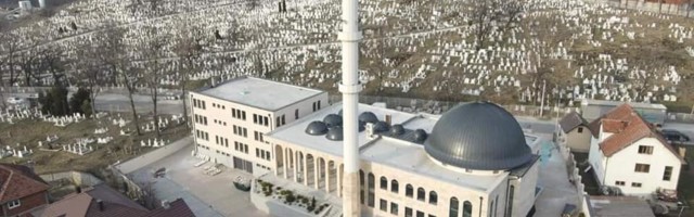 كم عدد المساجد في نوفي بازار؟