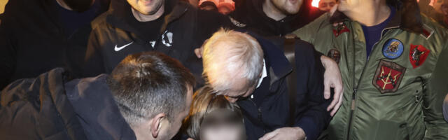 Teško mu je pao Obradovićev odlazak: Navijač Partizana istetovirao Žoca i devojčicu iz Arene (FOTO)