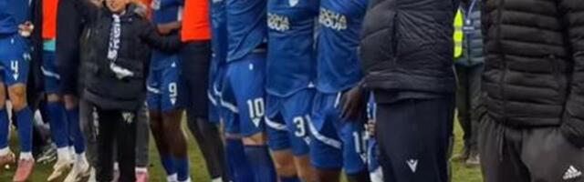 Lalatović u transu nakon debitantske pobede u Novom Pazaru: Slavio ispred tribine sa najvatrenijim navijačima pa poručio: Ovako se bodri klub! /VIDEO/