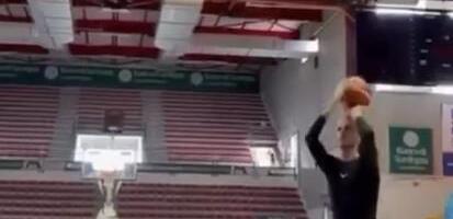 NAJEMOTIVNIJI SNIMAK KOJI ĆETE DANAS VIDETI! Polonara ponovo igra košarku - pre devet meseci mu dijagnostifikovali leukemiju, a danas je uzeo loptu u ruke!