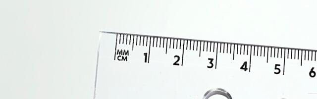 Misterija lenjira koja je zbunila internet: Zašto postoji razmak pre nule?