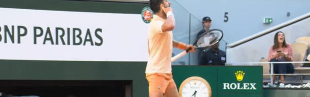 “Pokažite malo poštovanja”: Novak u ratu sa navijačima, evo kako je reagovao na provokaciju (VIDEO)