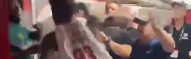 Pojavio se snimak tuče Džonsa i Nana: Tajrik pored policije krenuo na igrača PAO-a, opasno zamahnuo pesnicom!