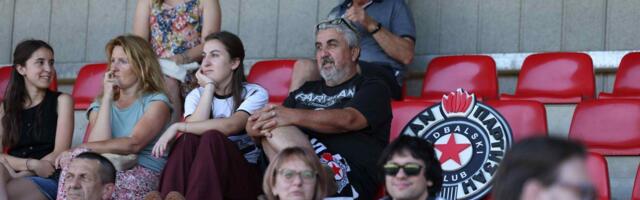 Partizan je i dalje popularan u Sloveniji: Veliki broj gledalaca na sve tri utakmice, navijači čekaju Sašu Ilića za fotografiju