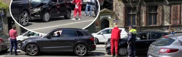 LANČANI SUDAR U TAKOVSKOJ ULICI! Jedna osoba povređena intervenisala Hitna pomoć! (FOTO/VIDEO)