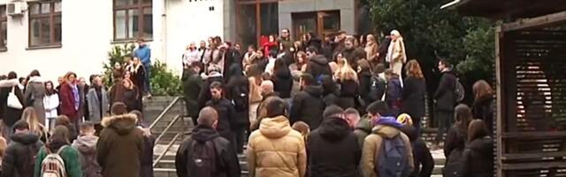 Prosvetni radnici iz Čačka, Gornjeg Milanovca i Ivanjice prikupili pomoć za beogradske studente u blokadi