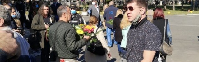 IVAN MARINKOVIĆ SLOMLJEN - TUGA! Pojavio se na BORINOJ SAHRANI, BLED KAO KRPA! (FOTO)