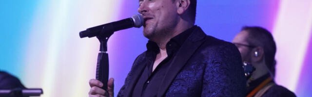 HITNO PREKINUT NASTUP ACA PEJOVIĆA! Iz publike se začuo VRISAK! Pevač dobio informaciju koja ga je zaledila