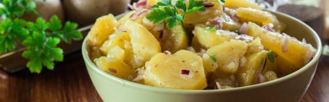 Najukusnija krompir salata: Odlična zamena za rusku - upotpunjuje posne trpeze