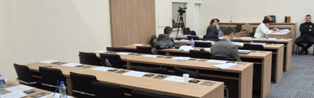 Док се расправља о буџету, шетају по граду