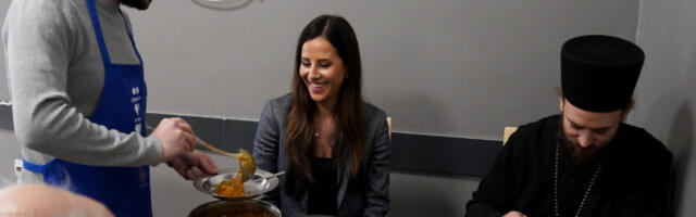 Тамара Вучић ручала са бескућницима