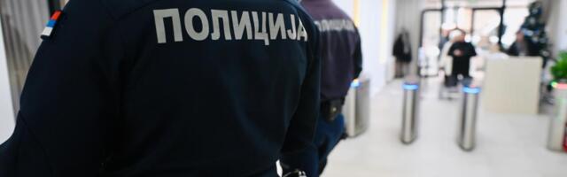 SPECIJALCI UPALI U POZNATI TRŽNI CENTAR! Drama u Beogradu: Viknuli 'Policija, lezi dole!', pa uhapsili grupu muškaraca - evo i ZAŠTO!