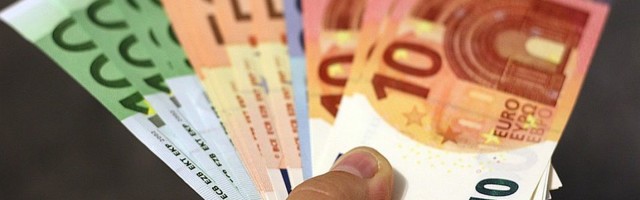 Vučić: Građanima od države još 20 evra u decembru, predlog da se za rođenje deteta dobija 5.000 evra