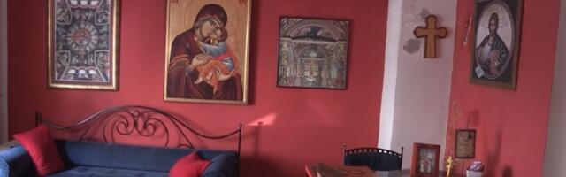 Ako držite ikonu na ovom mestu crno vam se piše?