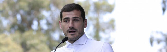 KASILJASE, PAZI, SNIMA SE: Golman uhvaćen sa porno glumicom!