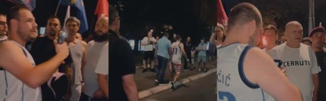 Provocirao na skupu zbora Zvezdara, policija ga udaljila (VIDEO)