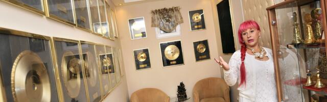 ON JE SIN ZORICE BRUNCLIK: Dobila ga u BRAKU sa harmonikašem Zoranom, a on danas Kemiša smatra RODITELJEM - svi kažu da baš liči na MAJKU! (FOTO)