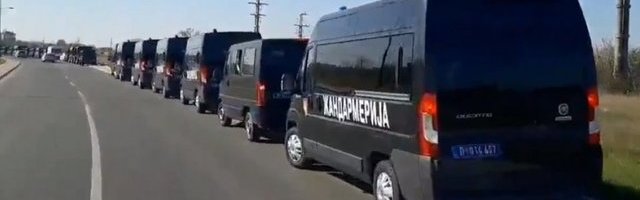 (VIDEO) Veliki broj policije u Obrenovcu: Puna ratna oprema za smirivanje migranata