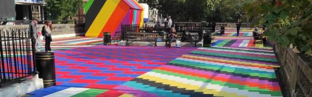 Živopisna “vizija raja” oslikana na krovu stare metro stanice u Londonu