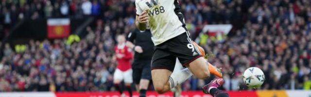 MUK NA "TEATRU SNOVA"! Mitrović sjajnim udarcem utišao navijače Mančester junajteda (VIDEO)