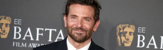 Uzavrele strasti na jahti! Poznati glumac zgrabio manekenku - više se ne kriju, a sve gleda njegova ćerka (FOTO)