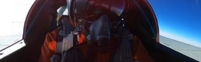 VLADARI NEBA!  Pogledajte kako su ruski lovci presreli „uljeza“ (VIDEO)